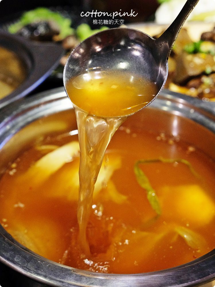 台中火鍋這家狂！20盤肉只要600元～三人同行開三鍋再送和牛，享喫鍋吃不完還可以"寄肉"、飯麵還能吃到飽！