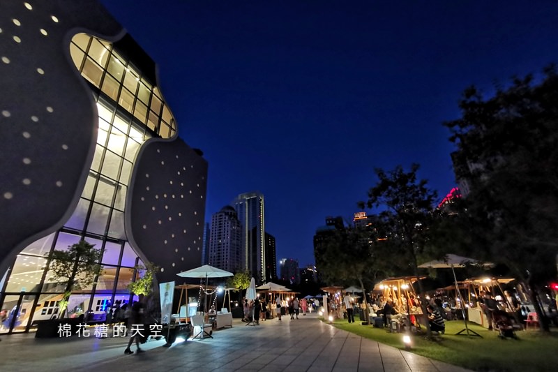 連假限定市集|台中國家歌劇院辦市集～還有露天劇場免費看
