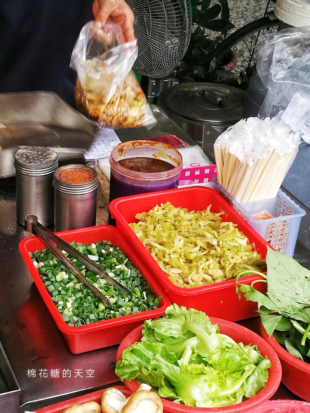 中美街宵夜超人氣攤位-大台北滷味，饕客推薦一定要點這一味！