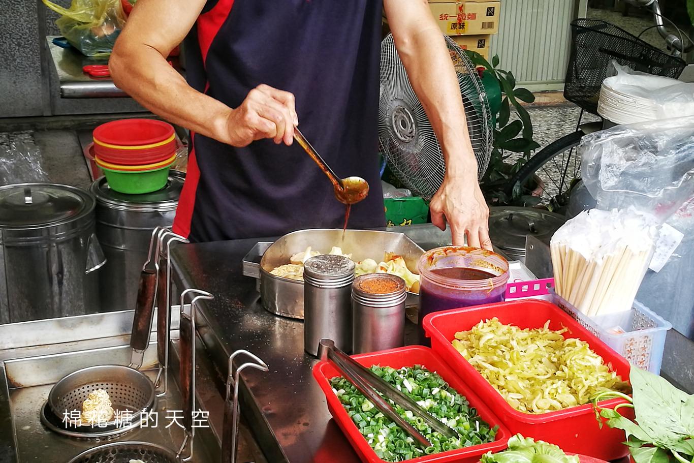中美街宵夜超人氣攤位-大台北滷味，饕客推薦一定要點這一味！