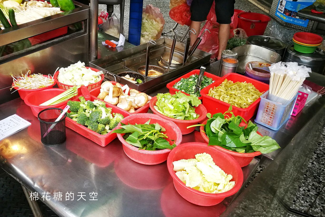 中美街宵夜超人氣攤位-大台北滷味，饕客推薦一定要點這一味！