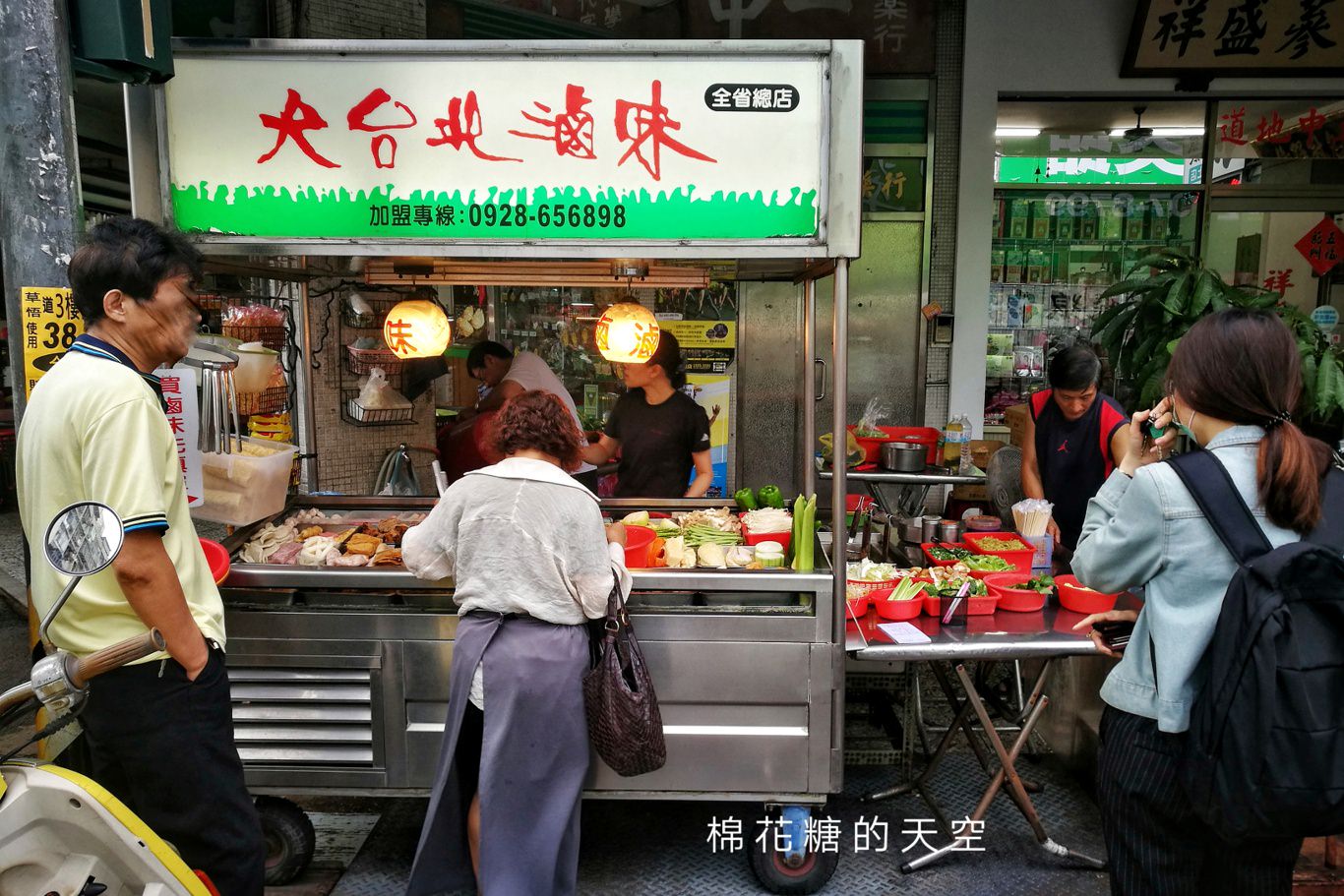 中美街宵夜超人氣攤位-大台北滷味，饕客推薦一定要點這一味！