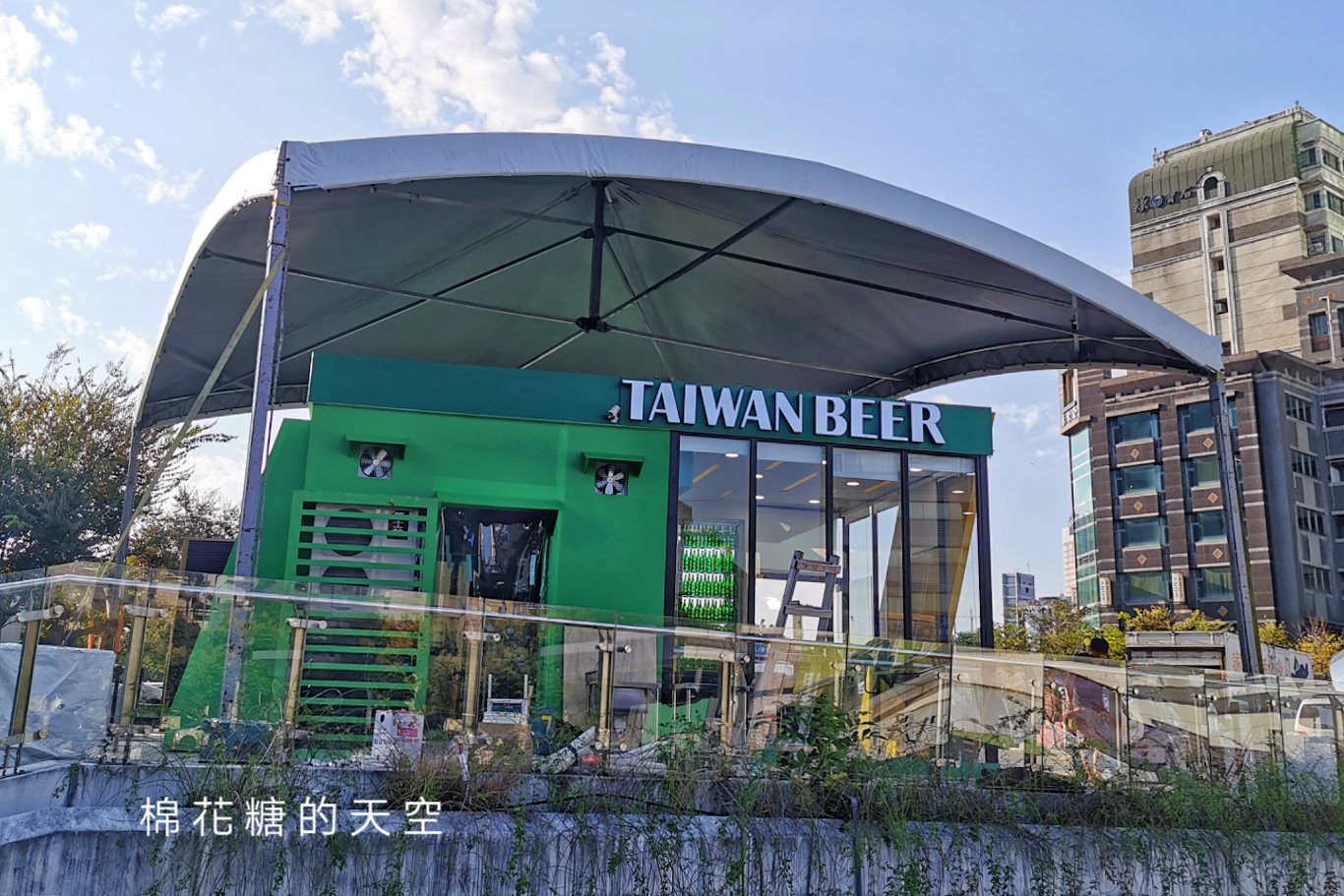 18天生啤酒台中快閃店開幕啦！活動限定芒果啤酒冰沙爵士音樂節也喝得到喔！