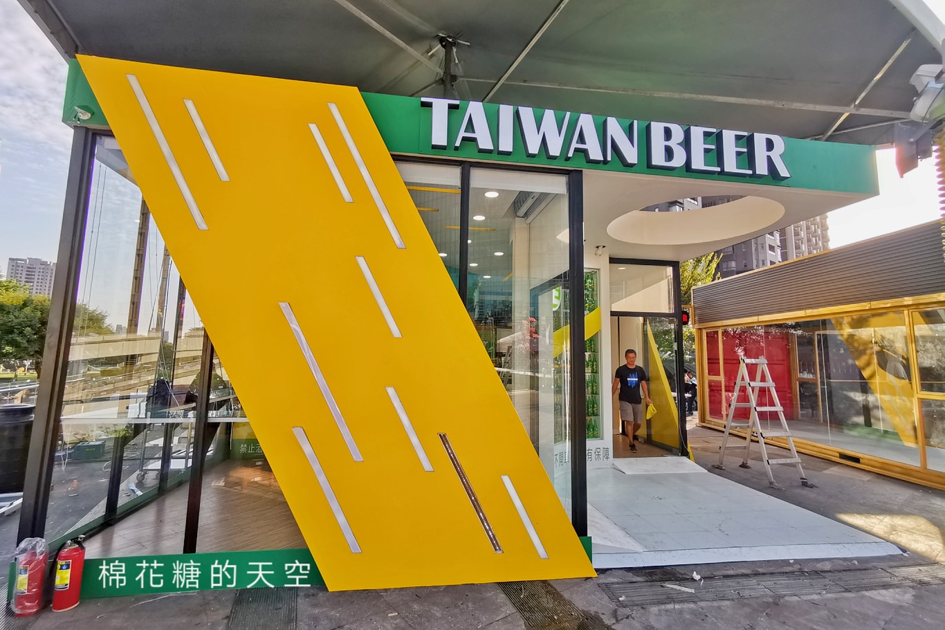 18天生啤酒台中快閃店開幕啦！活動限定芒果啤酒冰沙爵士音樂節也喝得到喔！