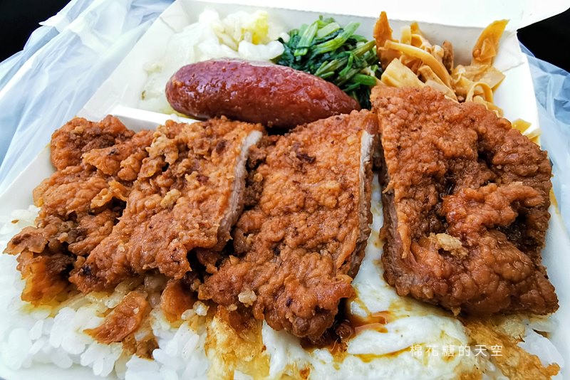 台中中清路老牌便當-航空站爌肉飯超大塊滷排骨讓人秒變心