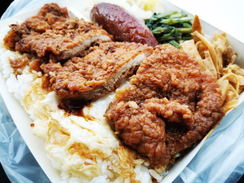 台中中清路老牌便當-航空站爌肉飯超大塊滷排骨讓人秒變心