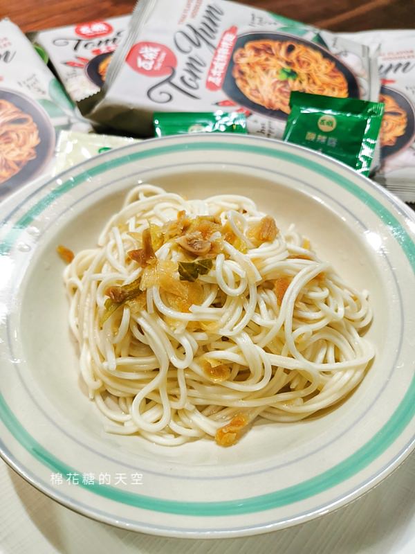 瓦城最新推出泰式乾拌麵！道地泰式風味在家裡就能輕鬆吃得到