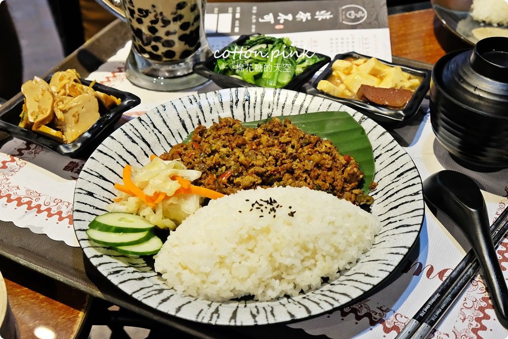 台中豐原最新開幕非茶不可-凌晨兩點也能吃到麻辣鍋、打拋豬、超厚咖哩豬排