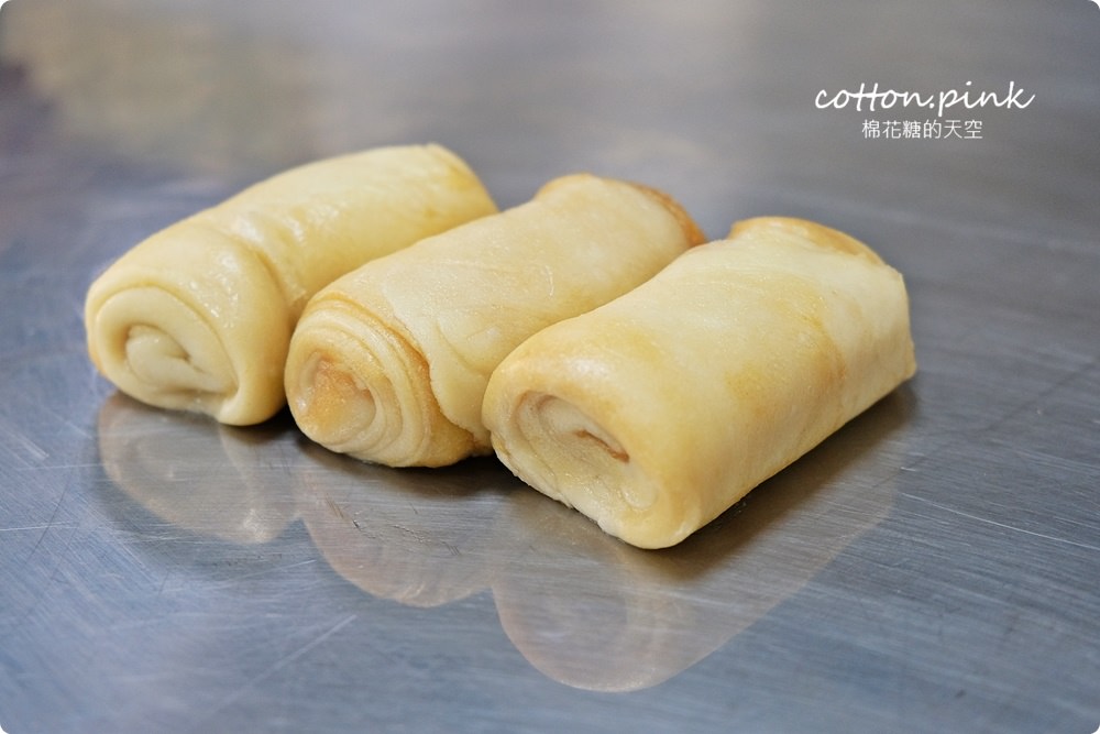台中道地眷村味燒餅，大口袋燒餅料多到爆炸！最新千層烤餅也不能錯過！