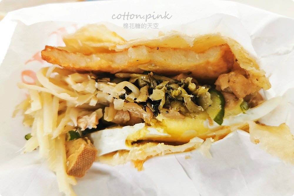 台中道地眷村味燒餅，大口袋燒餅料多到爆炸！最新千層烤餅也不能錯過！