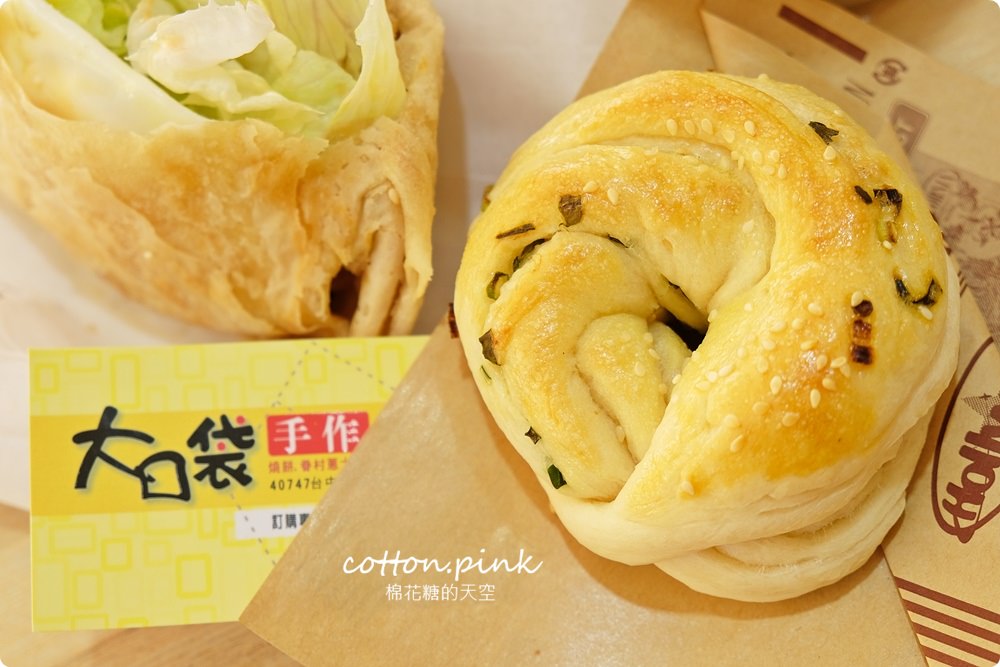 台中道地眷村味燒餅，大口袋燒餅料多到爆炸！最新千層烤餅也不能錯過！