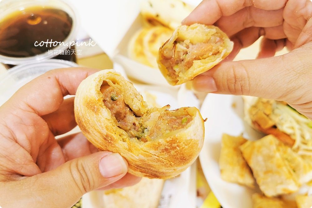 台中道地眷村味燒餅，大口袋燒餅料多到爆炸！最新千層烤餅也不能錯過！