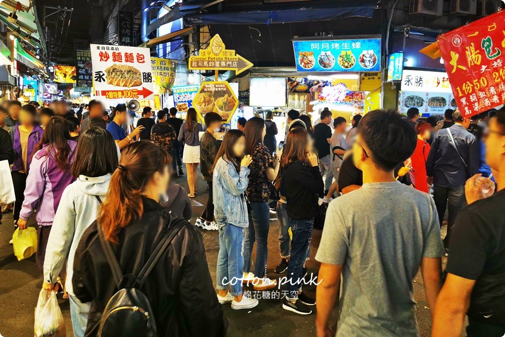 台中逢甲必吃-永勝炒麵麵包最新口味加東泉！日期限定口味排隊也不能錯過！