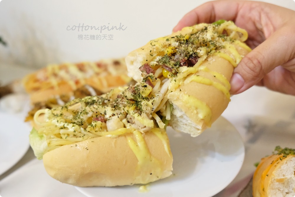 台中逢甲必吃-永勝炒麵麵包最新口味加東泉!日期限定口味排隊也不能錯過! 台中逢甲必吃-永勝炒麵麵包最新口味加東泉!日期限定口味排隊也不能錯過!