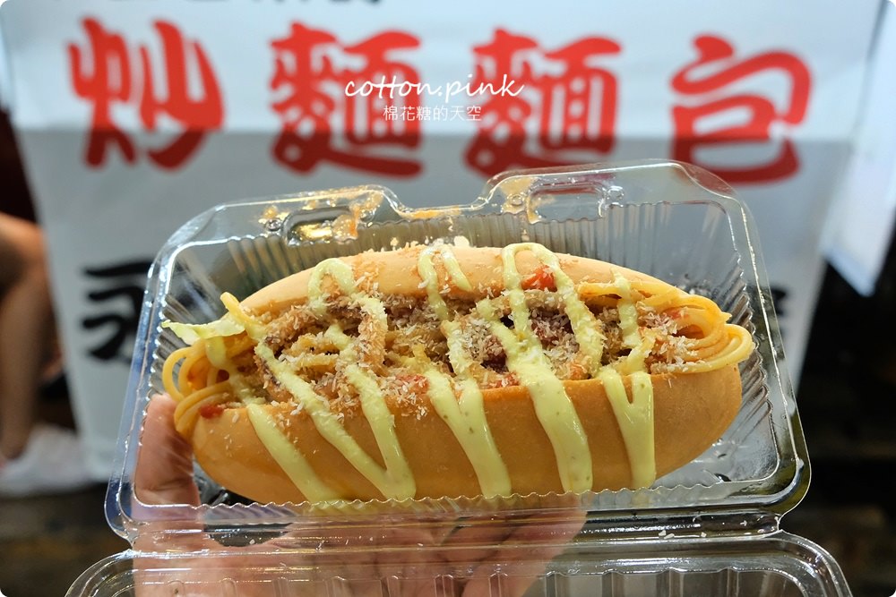 台中逢甲必吃-永勝炒麵麵包最新口味加東泉！日期限定口味排隊也不能錯過！