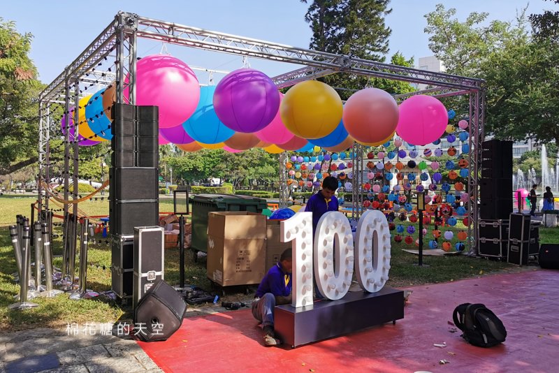 2020台灣燈會在台中倒數100天，台中公園率先點燈～繽紛花燈點亮湖面