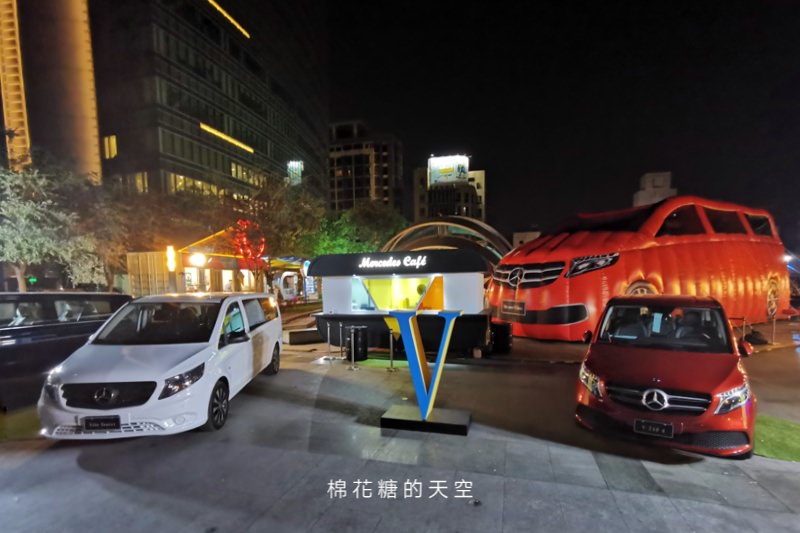 最貴氣的氣墊溜滑梯就在這！超大賓士休旅車小朋友也可以免費上車喔！
