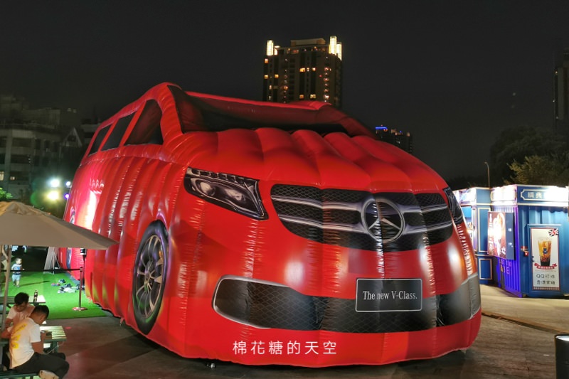 最貴氣的氣墊溜滑梯就在這！超大賓士休旅車小朋友也可以免費上車喔！