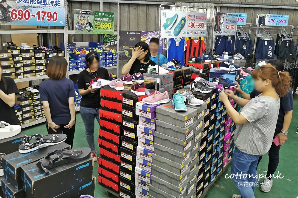 限時十天！防水輕便鞋最低一雙不到75元！小孩拖鞋一雙100元！進口涼鞋加一元多一件！大雅特賣會今年挑戰最低價～
