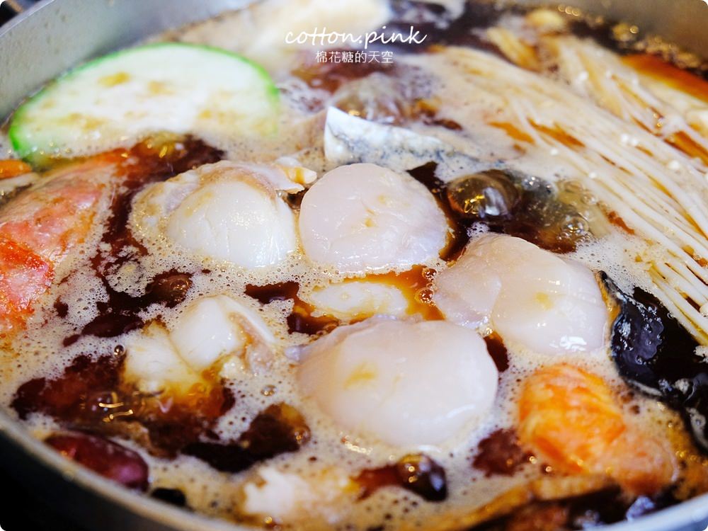 台中沙鹿必吃火鍋-宇良食推出秋冬限定新湯底啦！大推麻油雞佛、蒜香鱻魚超香、超好吃～