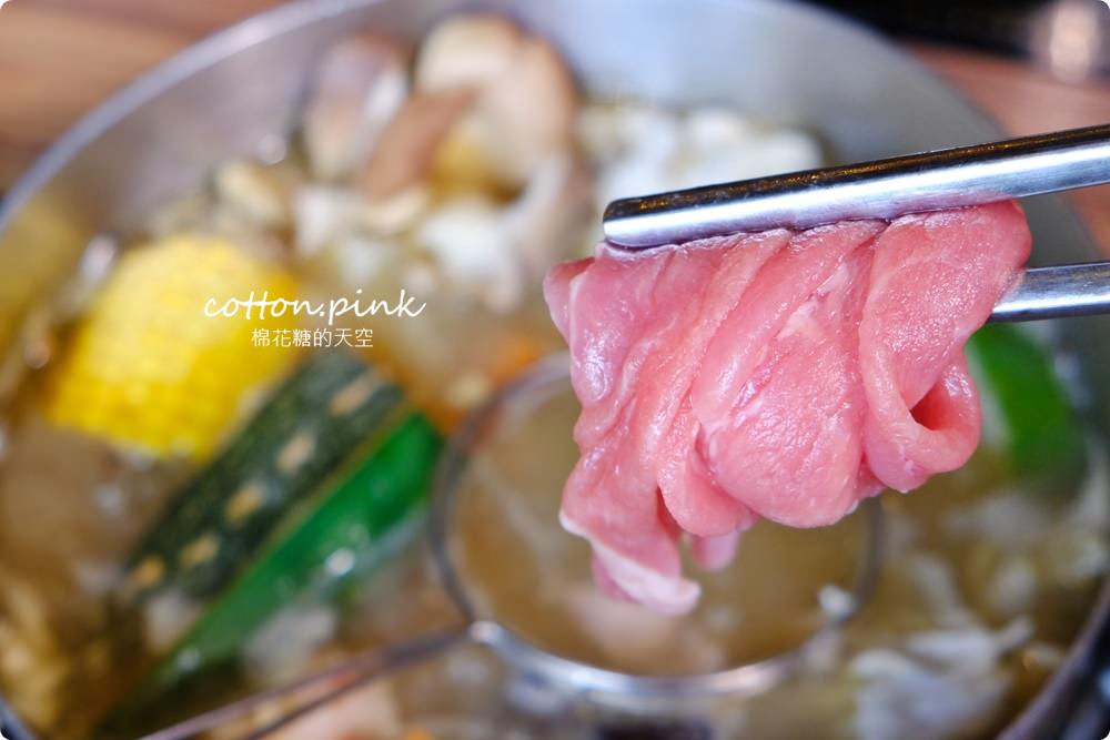 台中沙鹿必吃火鍋-宇良食推出秋冬限定新湯底啦！大推麻油雞佛、蒜香鱻魚超香、超好吃～