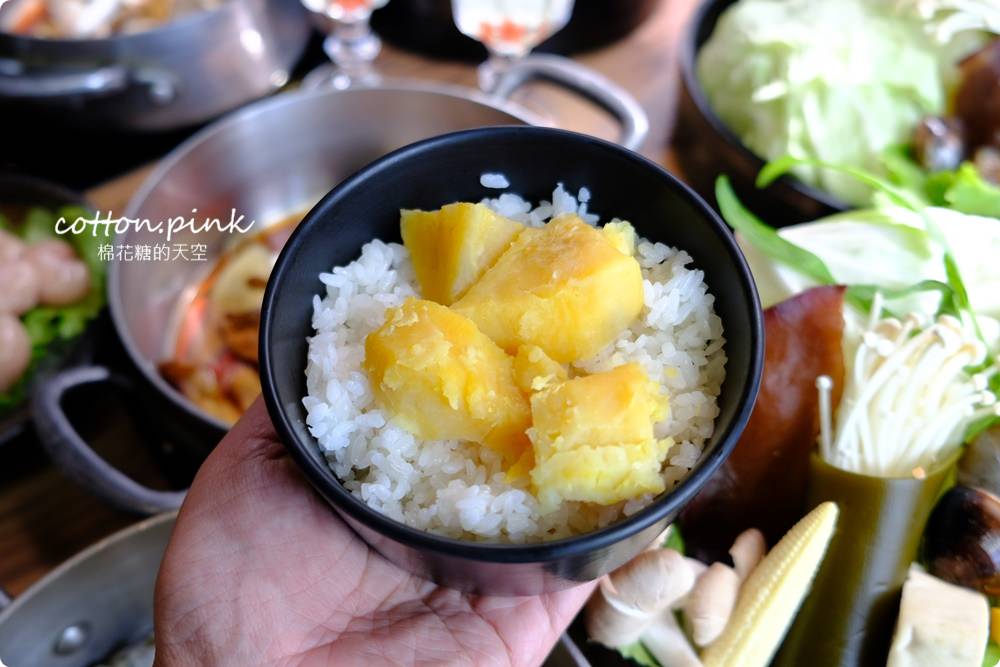 台中沙鹿必吃火鍋-宇良食推出秋冬限定新湯底啦！大推麻油雞佛、蒜香鱻魚超香、超好吃～