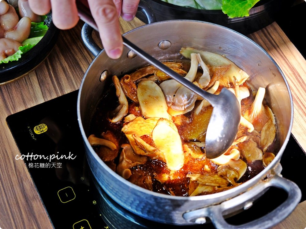 台中沙鹿必吃火鍋-宇良食推出秋冬限定新湯底啦！大推麻油雞佛、蒜香鱻魚超香、超好吃～