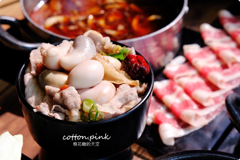 台中沙鹿必吃火鍋-宇良食推出秋冬限定新湯底啦！大推麻油雞佛、蒜香鱻魚超香、超好吃～