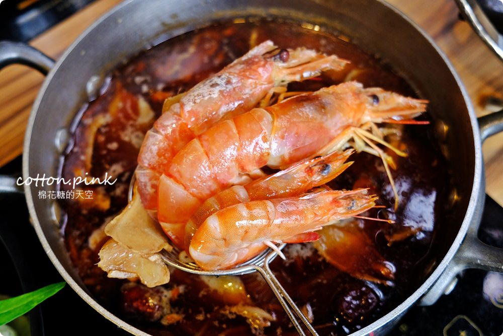 台中沙鹿必吃火鍋-宇良食推出秋冬限定新湯底啦！大推麻油雞佛、蒜香鱻魚超香、超好吃～