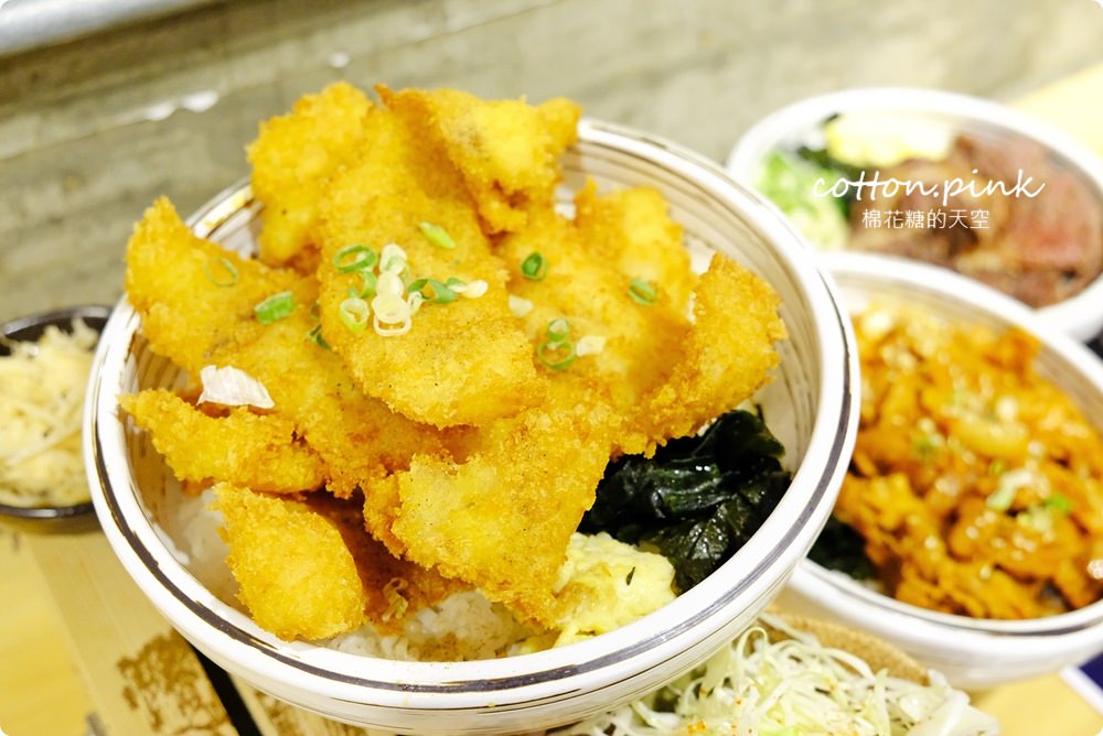 台中模範街大份量蓋飯推薦|超大牛排蓋飯滿翻天，生菜高湯吃到飽，壽星來沐丼還能免費加肉超划算～