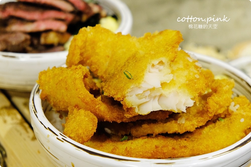台中模範街大份量蓋飯推薦|超大牛排蓋飯滿翻天，生菜高湯吃到飽，壽星來沐丼還能免費加肉超划算～
