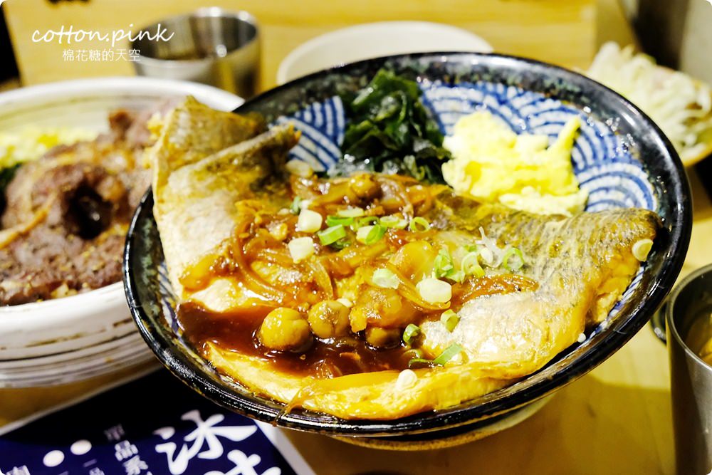 台中模範街大份量蓋飯推薦|超大牛排蓋飯滿翻天，生菜高湯吃到飽，壽星來沐丼還能免費加肉超划算～