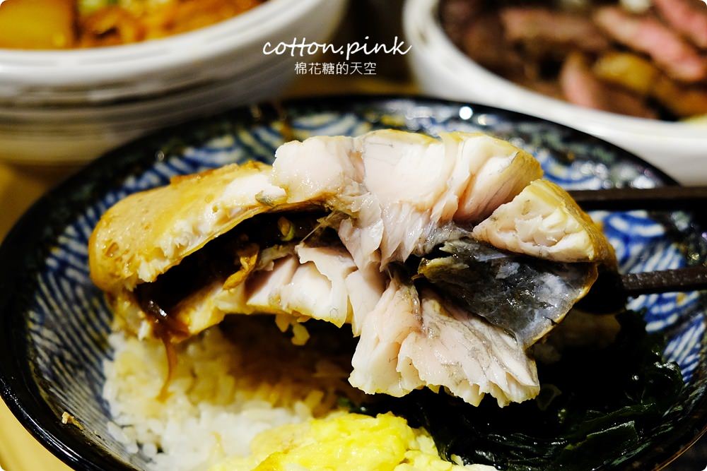 台中模範街大份量蓋飯推薦|超大牛排蓋飯滿翻天，生菜高湯吃到飽，壽星來沐丼還能免費加肉超划算～