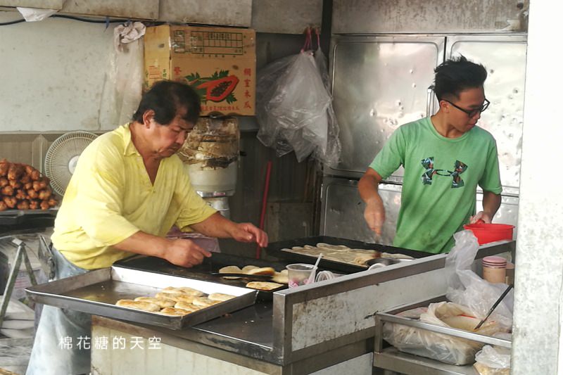 台中第五市場美食-樂群早餐，人氣不輸飯糰！招牌蔥油餅不一樣喔～
