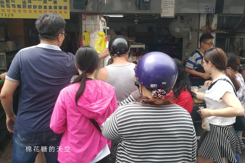 台中第五市場美食-樂群早餐，人氣不輸飯糰！招牌蔥油餅不一樣喔～