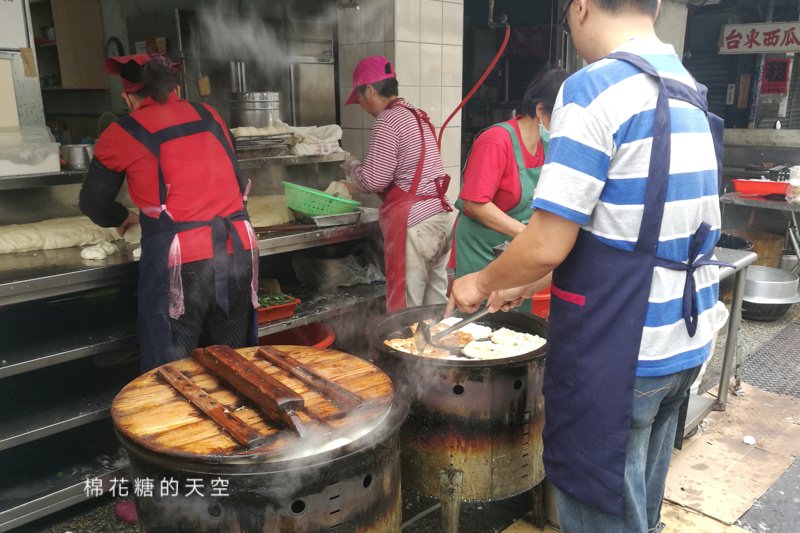 台中第五市場美食-樂群早餐，人氣不輸飯糰！招牌蔥油餅不一樣喔～