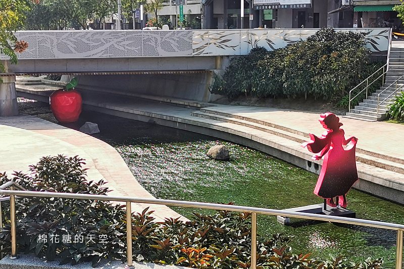 台中聖誕節還有迪士尼公主～這你認得出來是誰嗎?