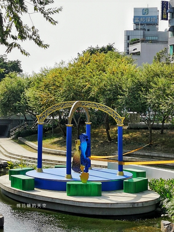 台中聖誕節還有迪士尼公主～這你認得出來是誰嗎?