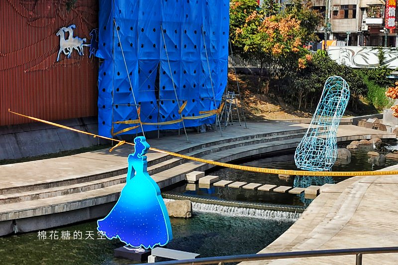 台中聖誕節還有迪士尼公主～這你認得出來是誰嗎?