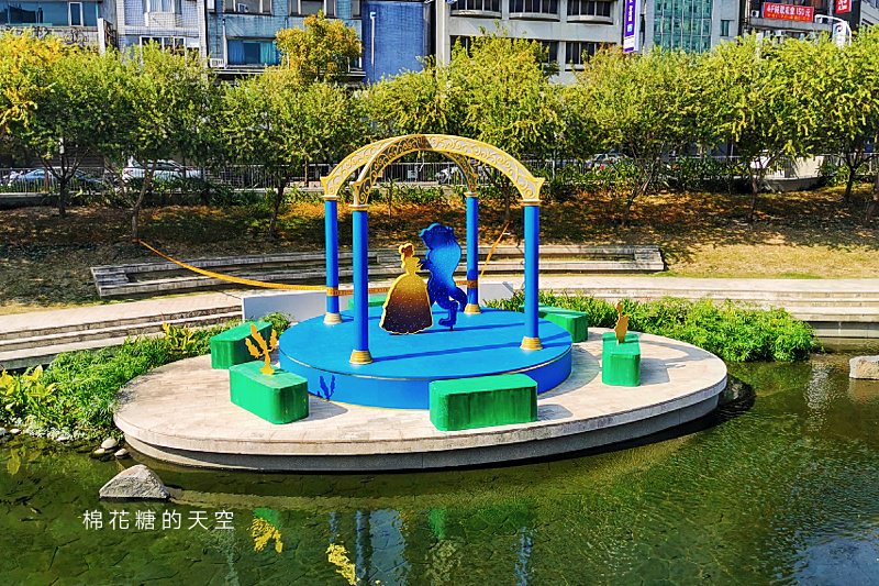 台中聖誕節還有迪士尼公主～這你認得出來是誰嗎?