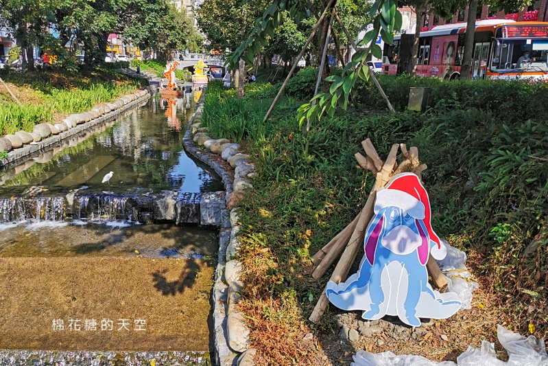 台中聖誕燈會超可愛！維尼、米奇、唐老鴨都來了～