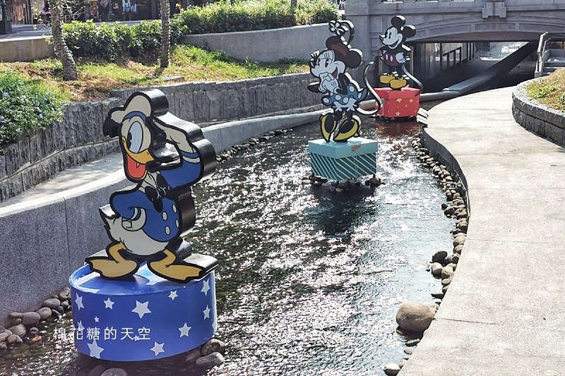 台中聖誕燈會超可愛！維尼、米奇、唐老鴨都來了～