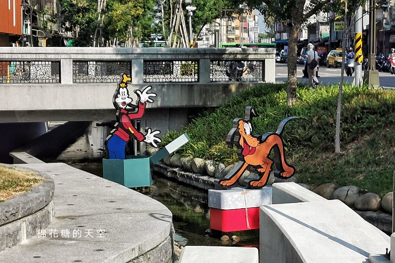 台中聖誕燈會超可愛！維尼、米奇、唐老鴨都來了～
