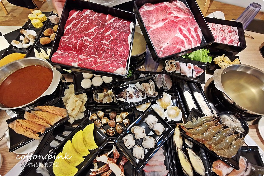 台中火鍋吃到飽這家超彭湃！漂亮火鍋超過七十種食材任你吃～海鮮就超過20種！