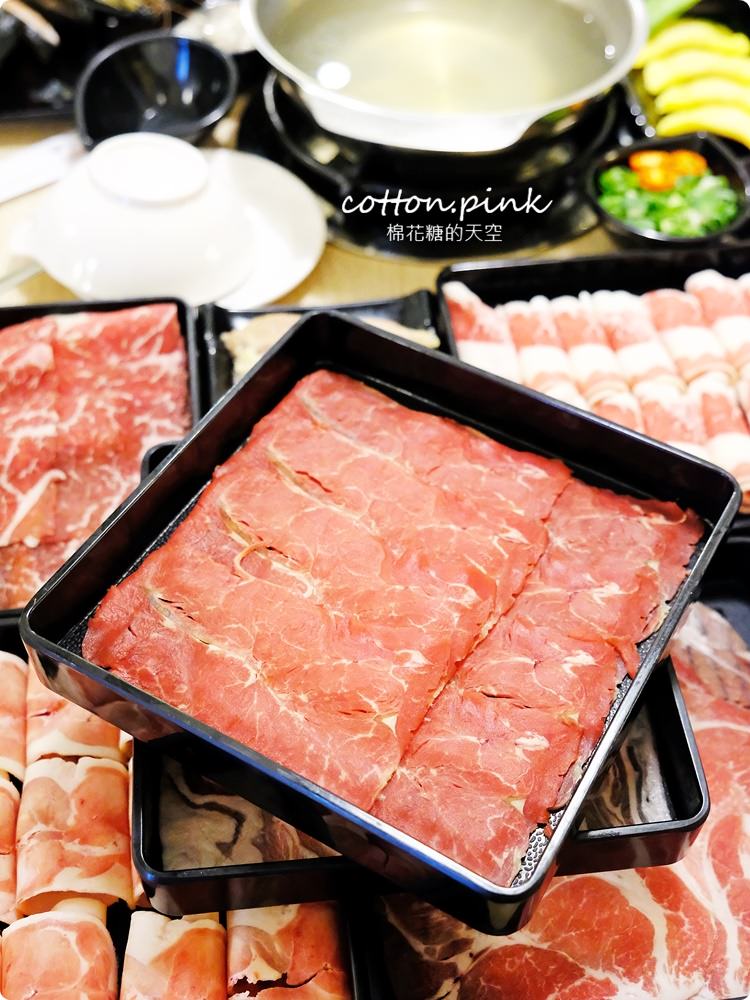 台中火鍋吃到飽這家超彭湃！漂亮火鍋超過七十種食材任你吃～海鮮就超過20種！