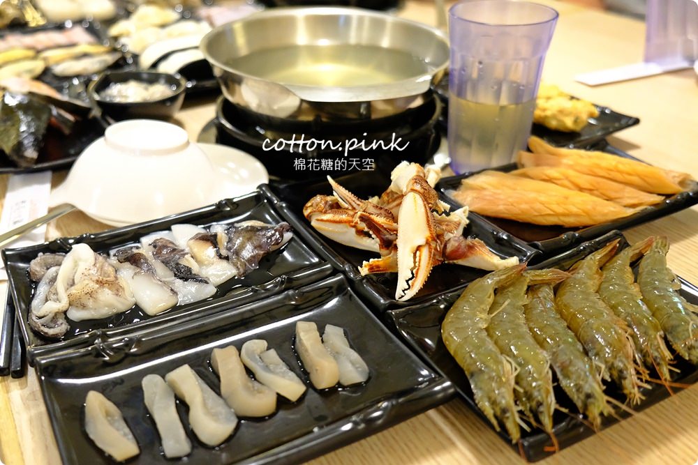 台中火鍋吃到飽這家超彭湃！漂亮火鍋超過七十種食材任你吃～海鮮就超過20種！