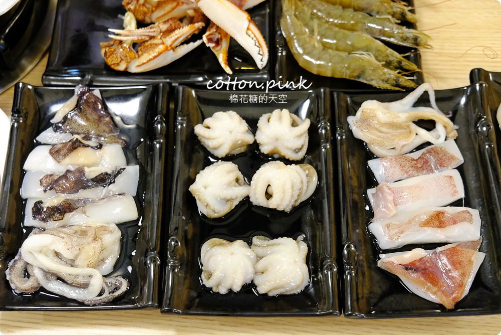 台中火鍋吃到飽這家超彭湃！漂亮火鍋超過七十種食材任你吃～海鮮就超過20種！