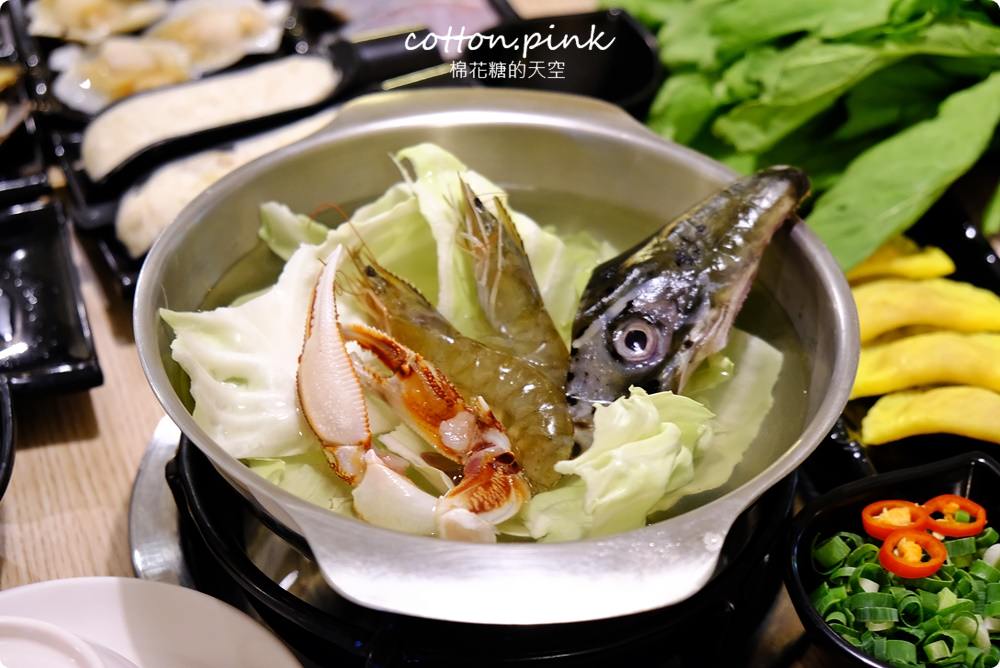 台中火鍋吃到飽這家超彭湃！漂亮火鍋超過七十種食材任你吃～海鮮就超過20種！