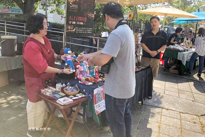 嘉義熱鬧市集只有一天～超夯毛筆雞蛋糕也來了，下午還有音樂會喔！