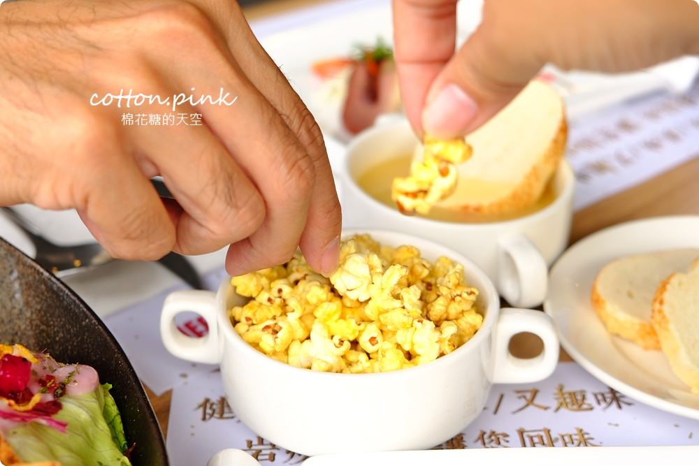 平實花費超豐富吃到飽大享受!台中大里鼎岩牛排高溫石板直接上桌烤牛排! 平實花費超豐富吃到飽大享受!台中大里鼎岩牛排高溫石板直接上桌烤牛排!